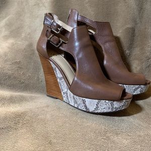Beautiful Vince Camuto Brown Snakeskin Wedges